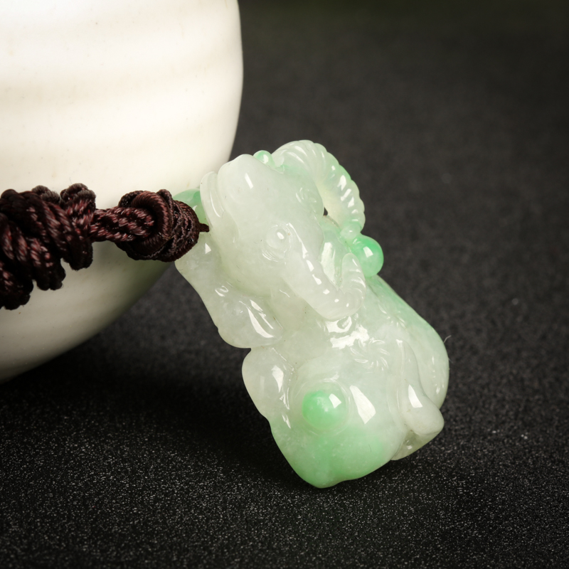 翡翠丑牛吊坠-红掌柜
