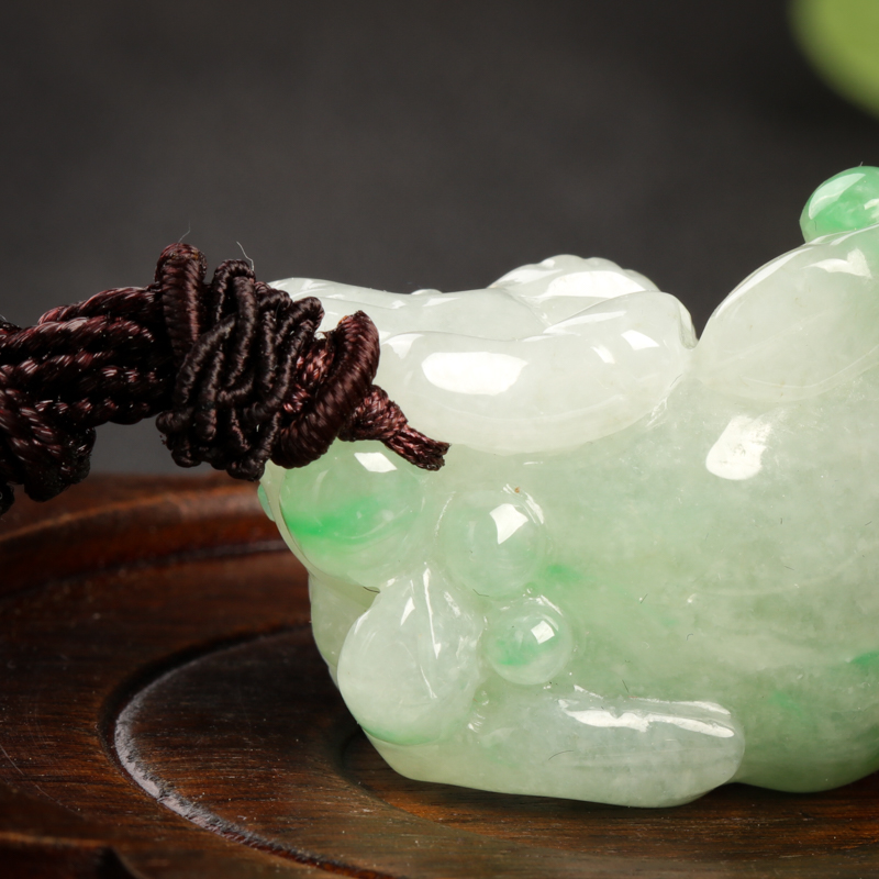 缅甸豆种飘翠翡翠丑牛吊坠-红掌柜