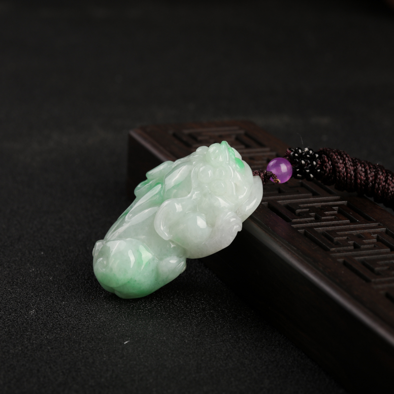 糯种飘翠翡翠貔貅吊坠-红掌柜