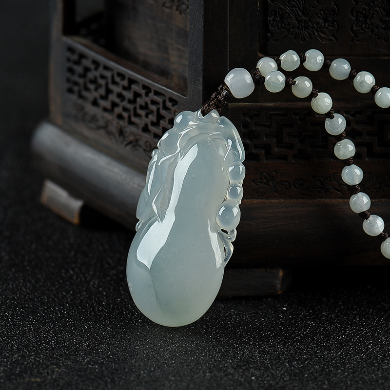 糯种翡翠吊坠-红掌柜