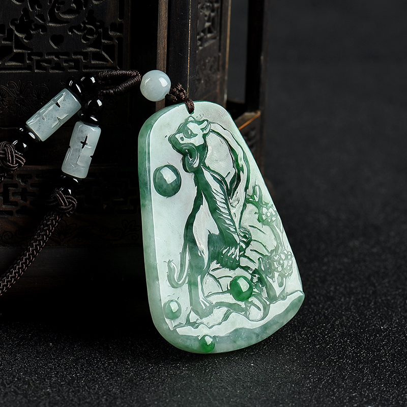 天然豆种飘花翡翠寅虎吊坠-红掌柜