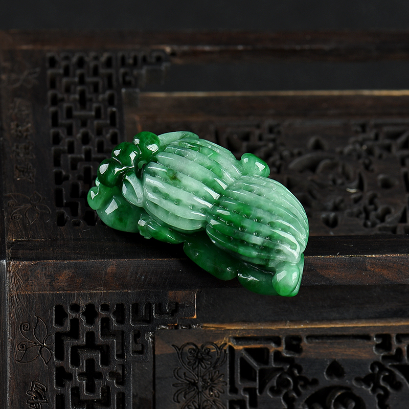 缅甸天然糯种翠绿翡翠吊坠-红掌柜