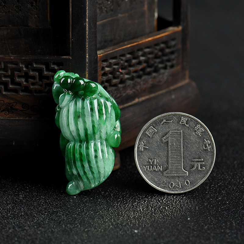 糯种翠绿翡翠吊坠-红掌柜