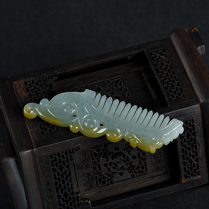天然俏色翡翠梳子-红掌柜