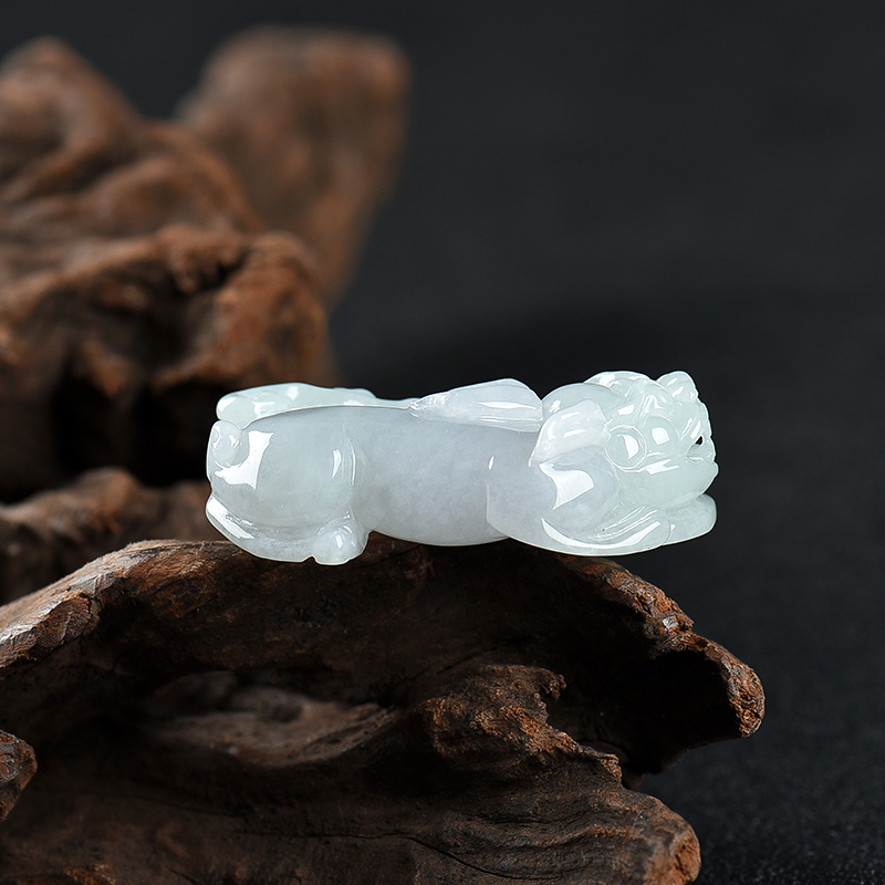 豆种翡翠貔貅吊坠-红掌柜