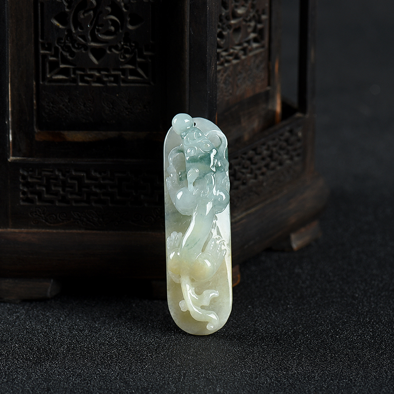 豆种飘花翡翠辰龙吊坠-红掌柜