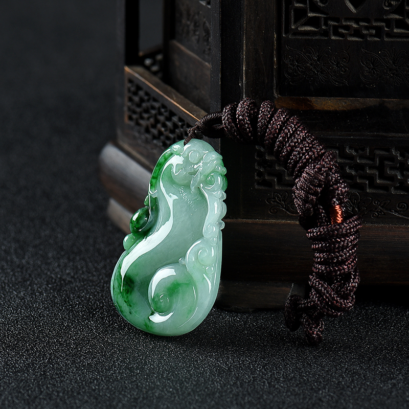 天然飘翠翡翠仿古龙吊坠-红掌柜