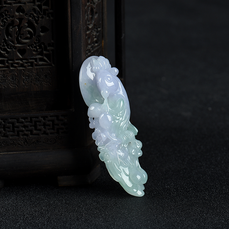 春带彩翡翠英明神武吊坠-红掌柜