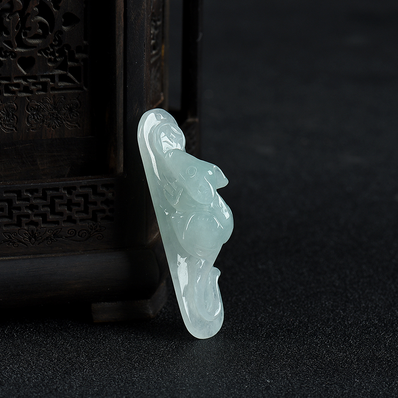 天然糯种浅绿翡翠子鼠运财吊坠-红掌柜