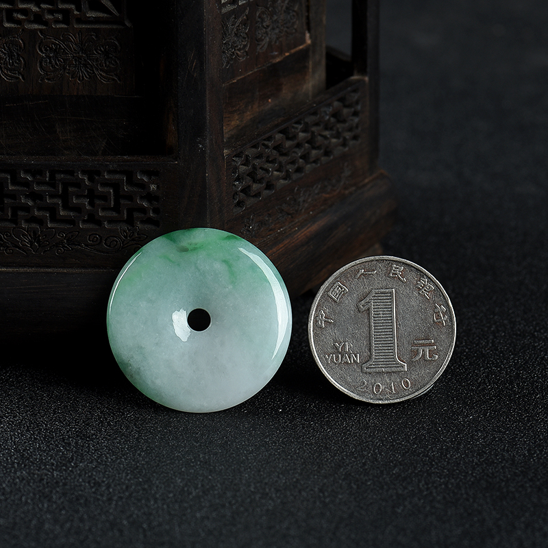 豆种飘翠翡翠吊坠-红掌柜