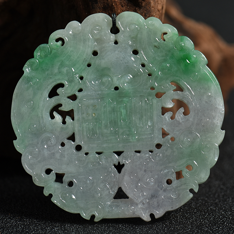 糯种飘绿翡翠镂空龙牌-红掌柜