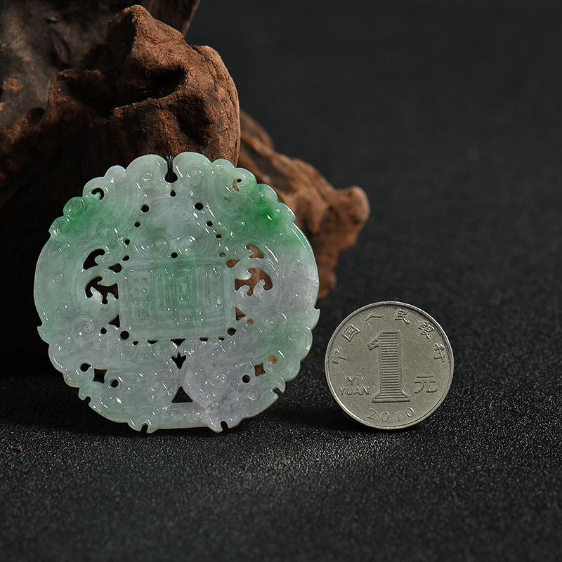 糯种飘绿翡翠雕花龙牌-红掌柜