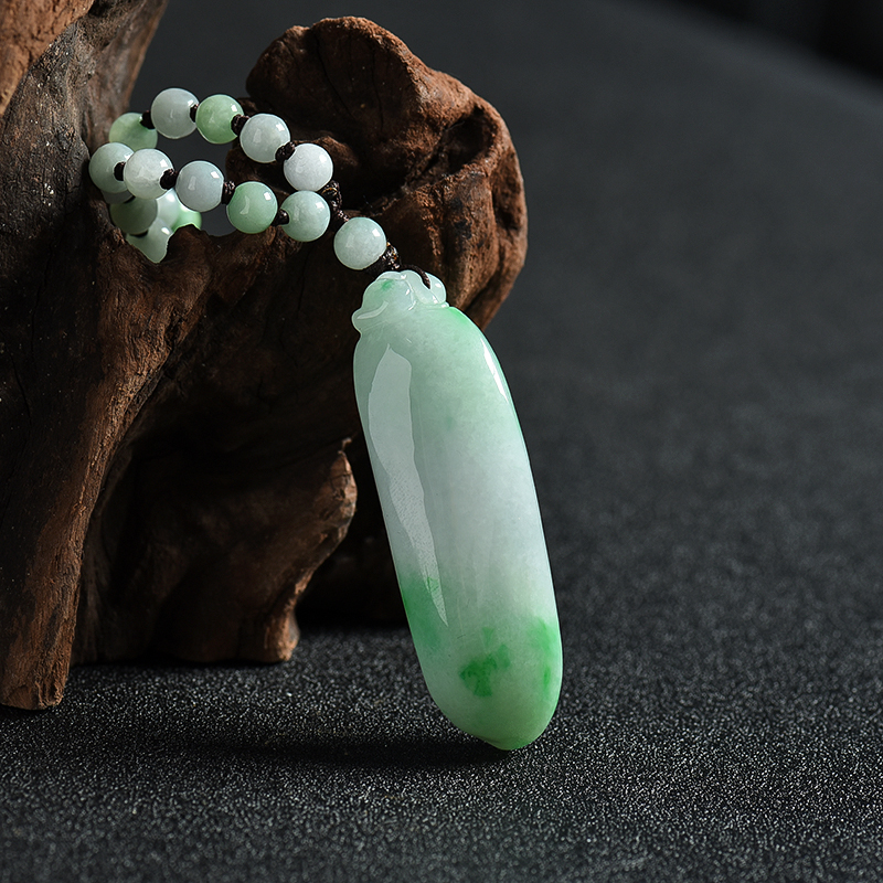 天然糯种飘绿翡翠福瓜吊坠-红掌柜