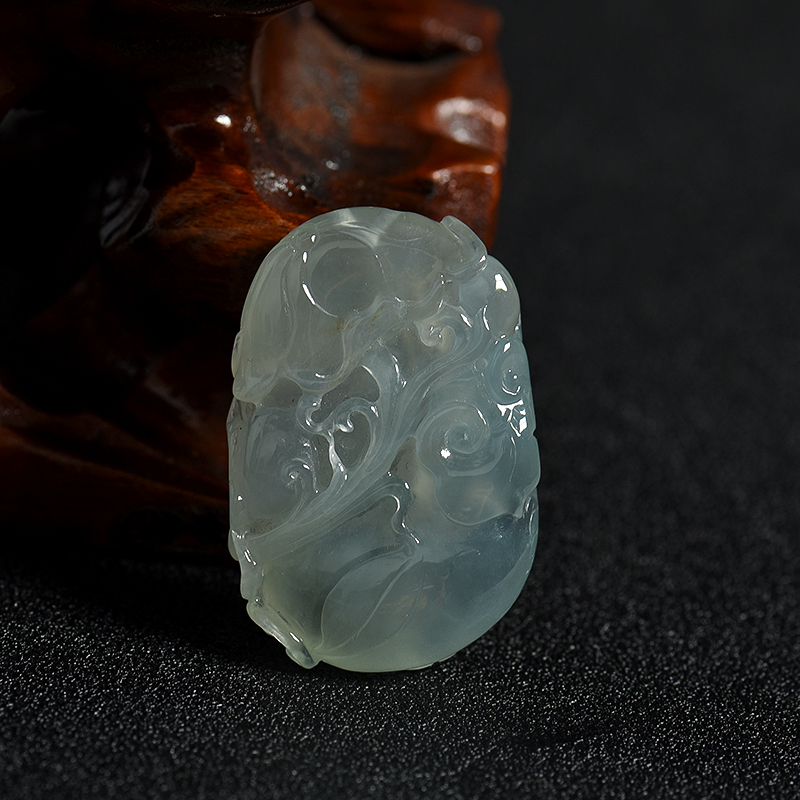 缅甸天然俏色翡翠年年有余吊坠-红掌柜