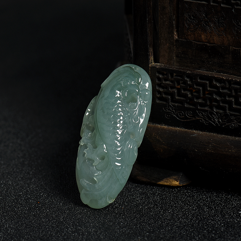 翡翠英明神武吊坠-红掌柜