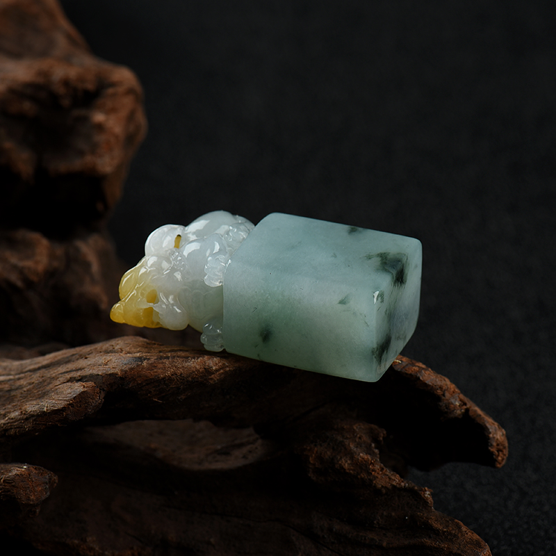 糯种俏色翡翠印章-红掌柜