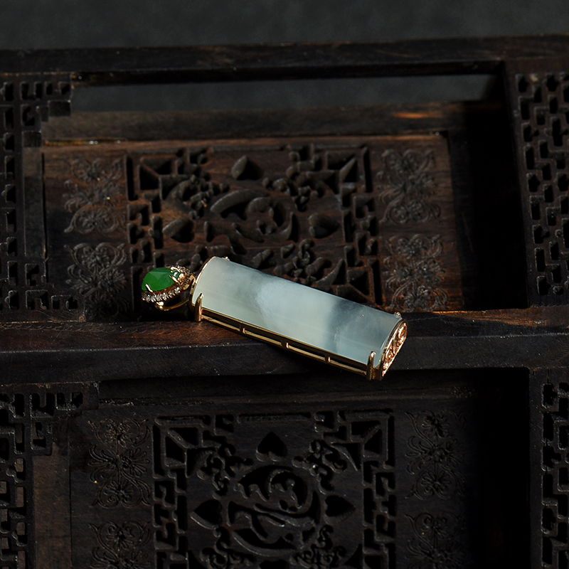 翡翠吊坠-红掌柜