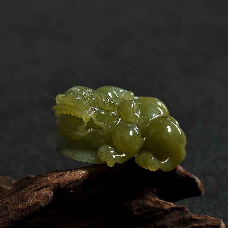 天然缅甸糯种俏色翡翠貔貅吊坠-红掌柜