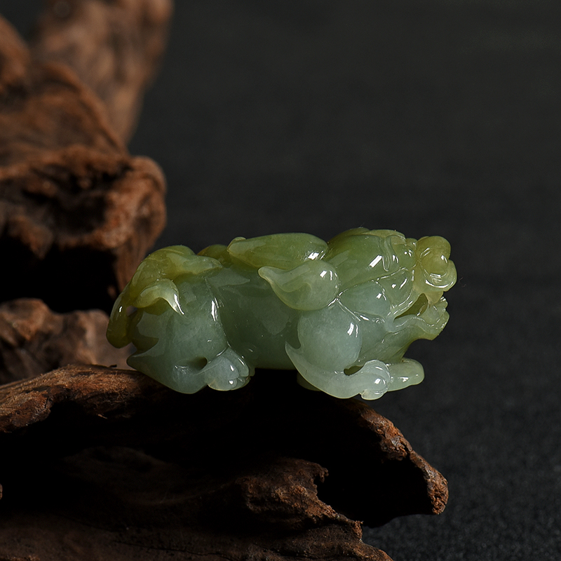 俏色翡翠貔貅吊坠-红掌柜