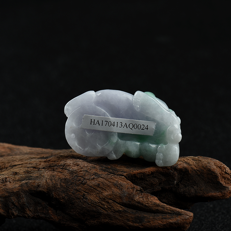 豆种春带彩翡翠吊坠-红掌柜