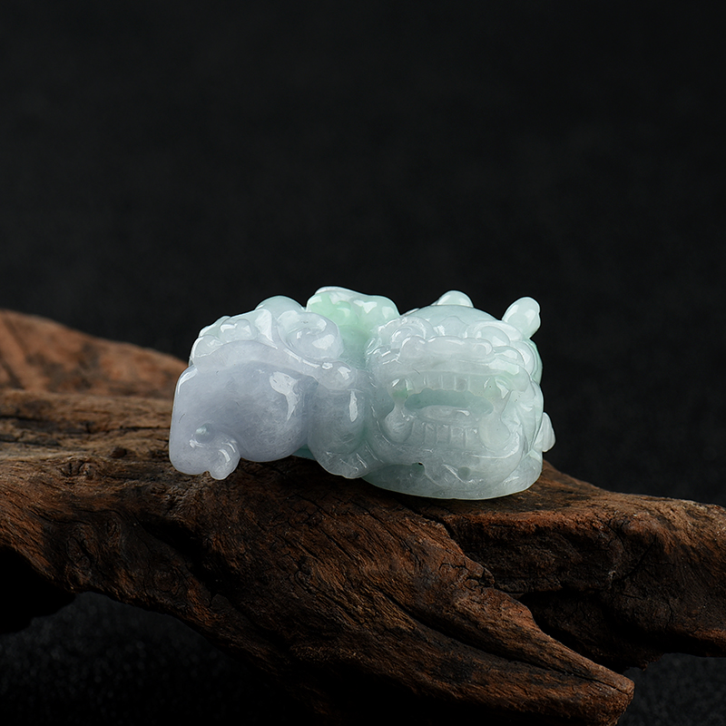 豆种春带彩翡翠貔貅-红掌柜