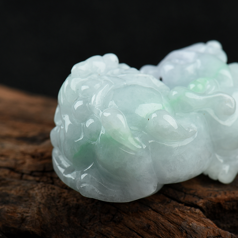 豆种翡翠貔貅吊坠-红掌柜