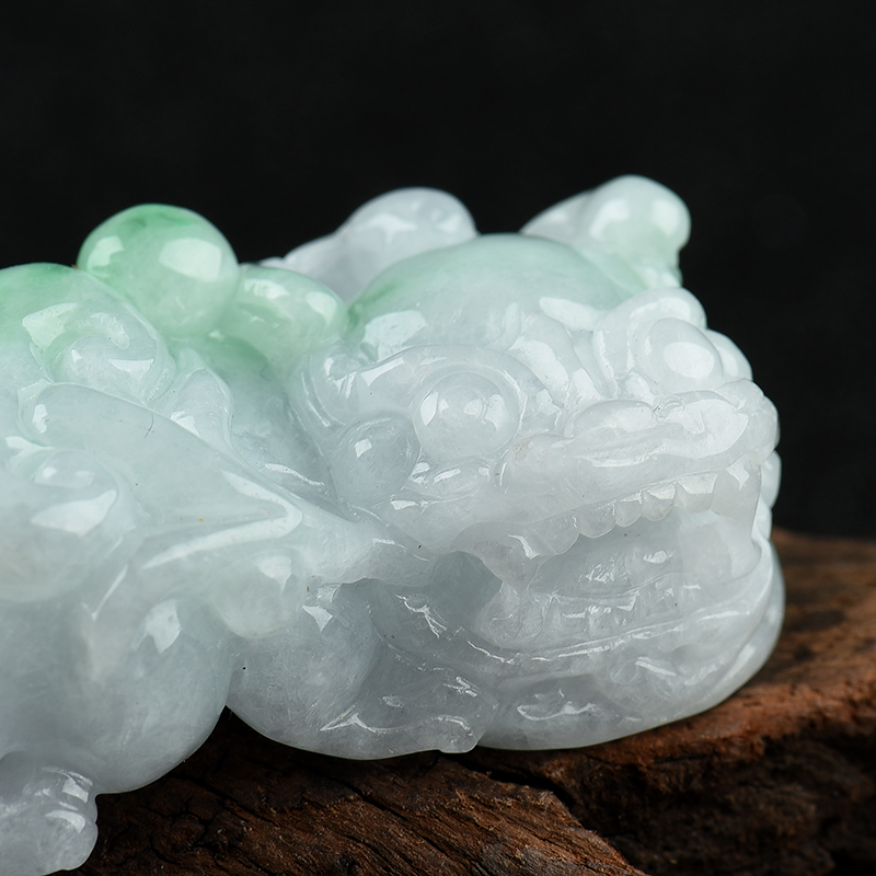 豆种春带彩翡翠貔貅-红掌柜