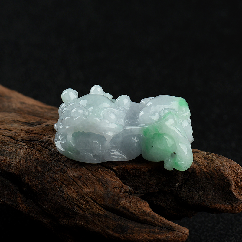 豆种翡翠貔貅吊坠-红掌柜