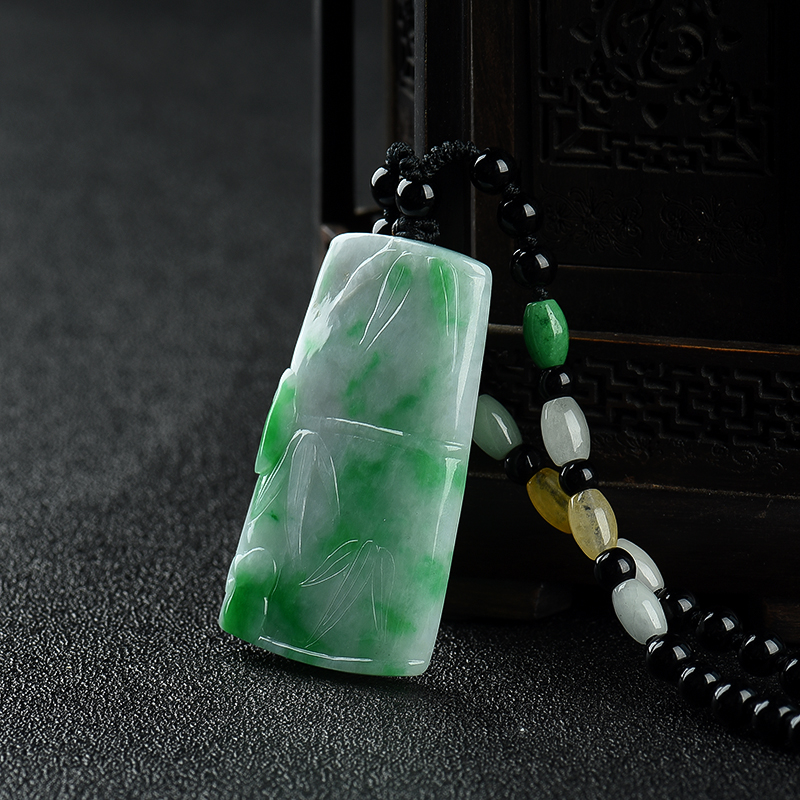 豆种翡翠节节高升吊坠-红掌柜