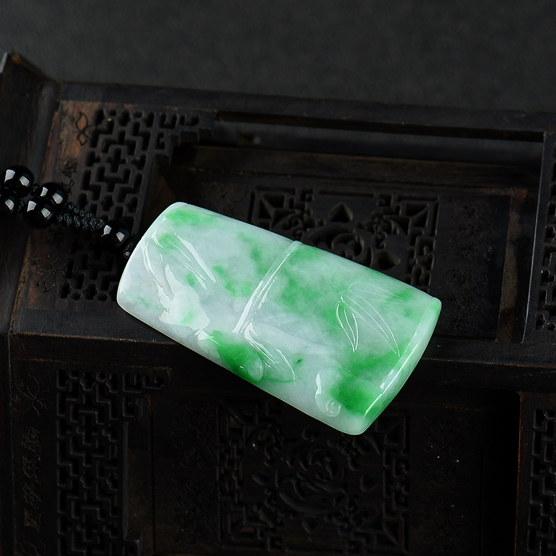 缅甸天然A货豆种翡翠吊坠-红掌柜