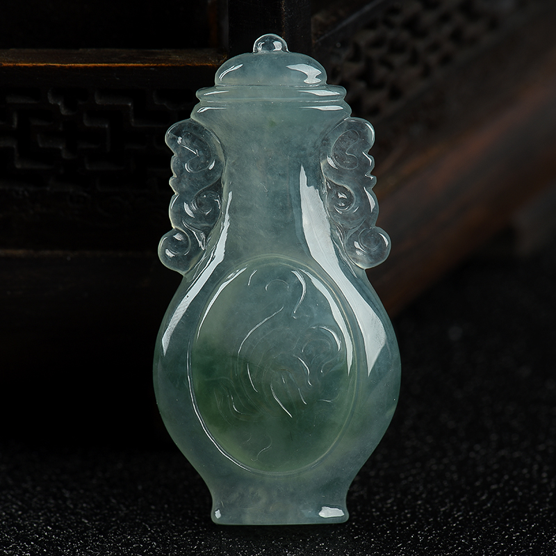 翡翠宝瓶吊坠-红掌柜