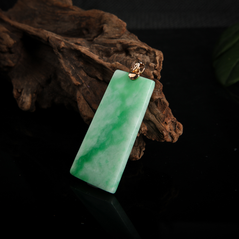 翡翠无事牌吊坠-红掌柜