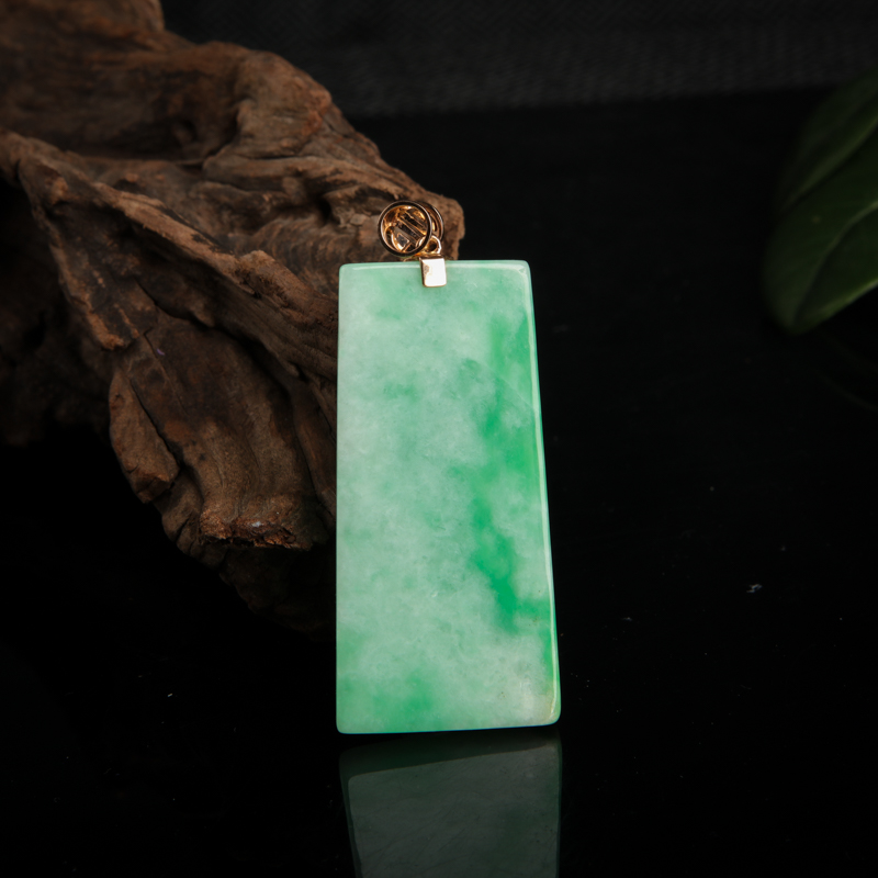 天然豆种飘翠翡翠无事牌吊坠-红掌柜