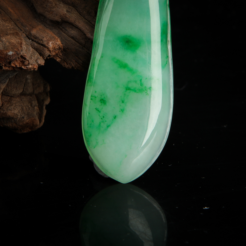 天然飘翠翡翠福瓜吊坠-红掌柜