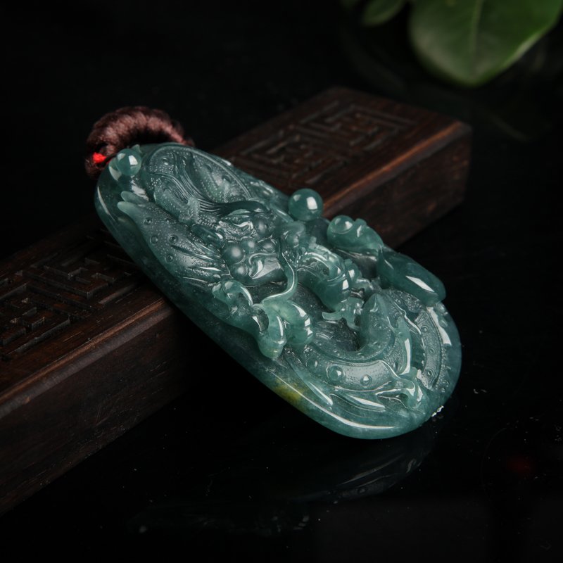 蓝绿翡翠辰龙吊坠-红掌柜