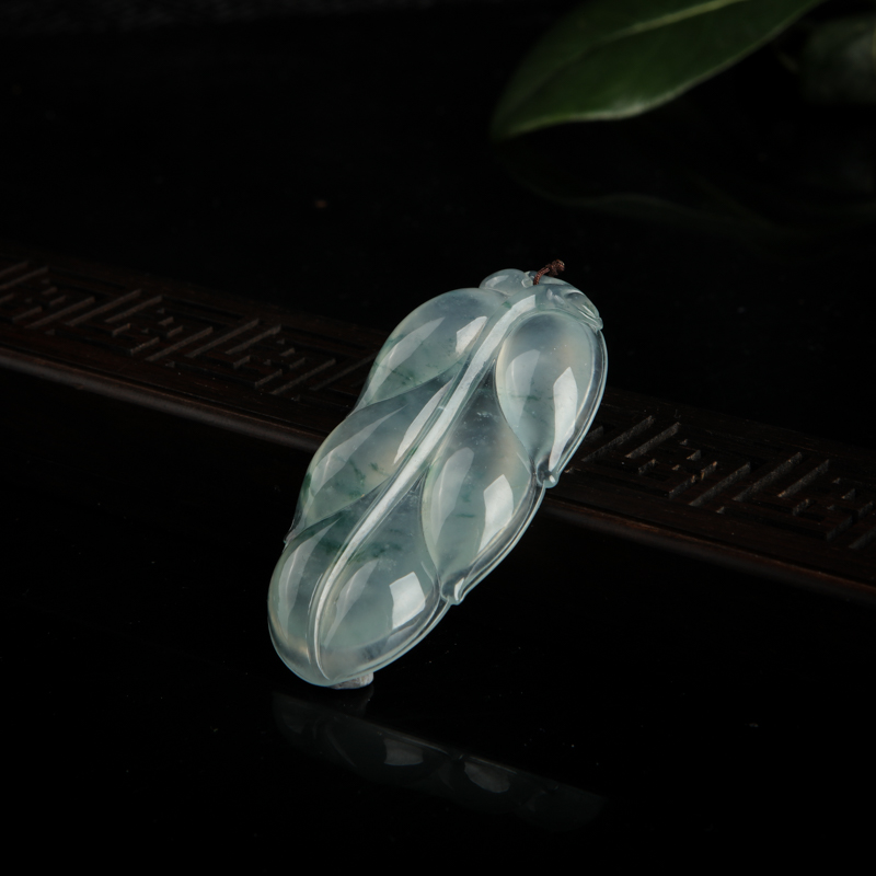 翡翠金枝玉叶吊坠-红掌柜