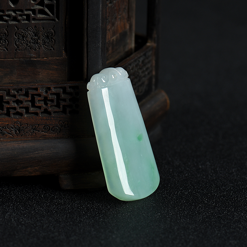 天然糯种飘翠翡翠无事牌吊坠-红掌柜