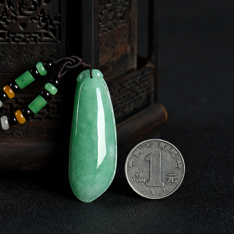 豆种豆绿翡翠吊坠-红掌柜