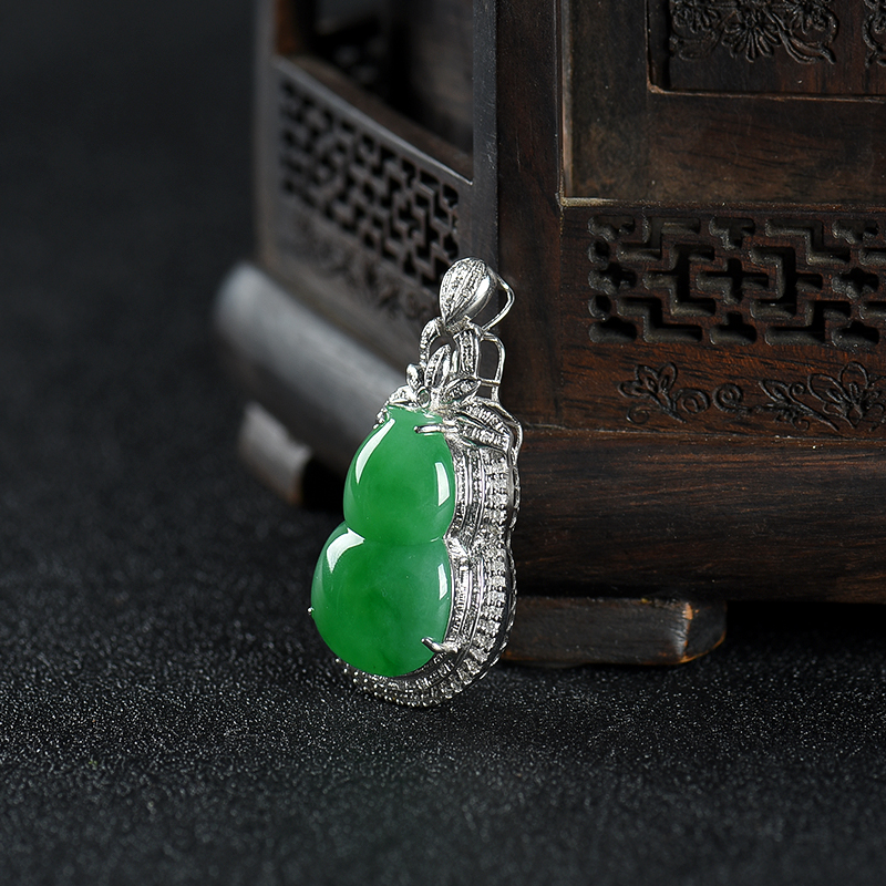 18K翠绿翡翠葫芦吊坠-红掌柜