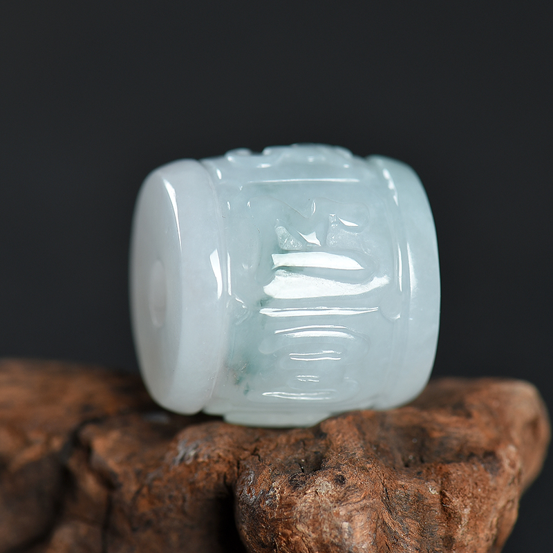 糯冰种飘花翡翠吊坠-红掌柜