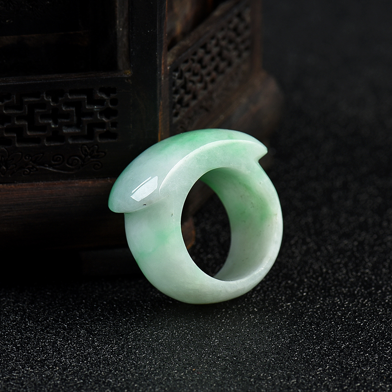 飘翠翡翠马鞍戒指-红掌柜