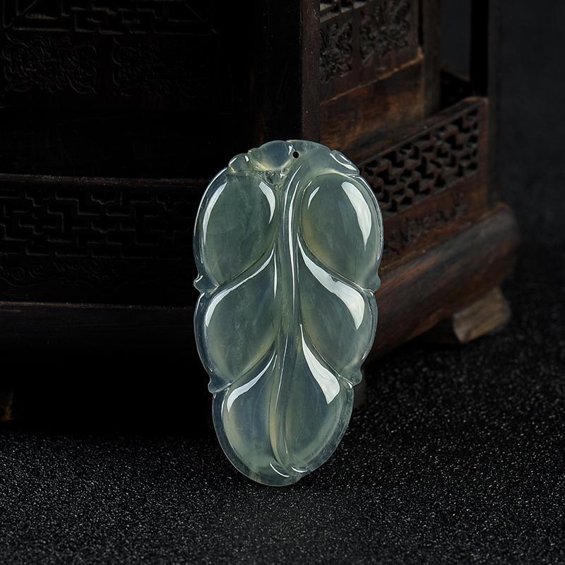 糯冰种灰绿翡翠金枝玉叶吊坠-红掌柜