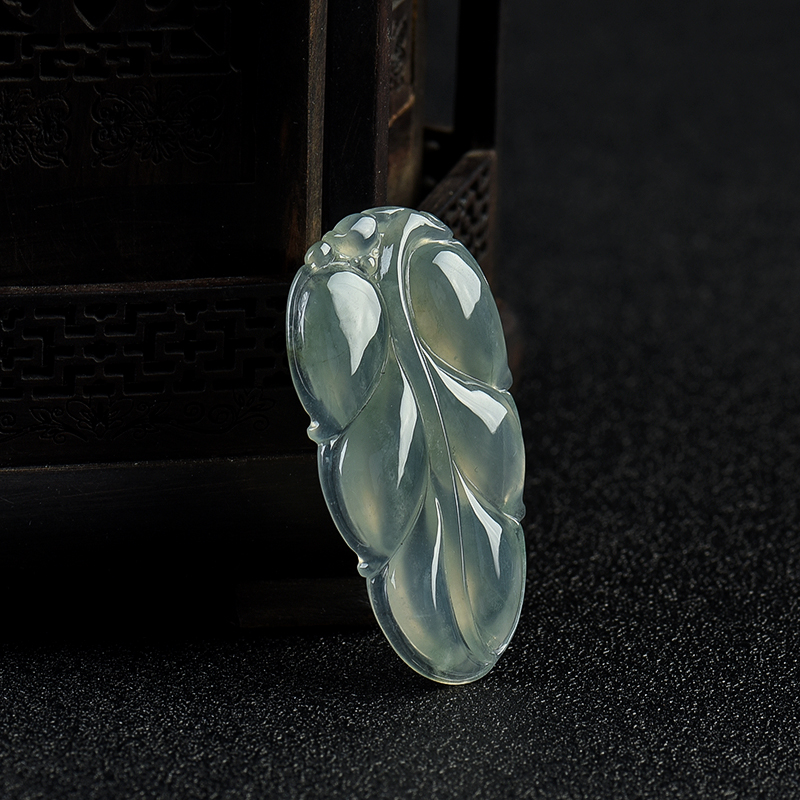 灰绿翡翠金枝玉叶吊坠-红掌柜