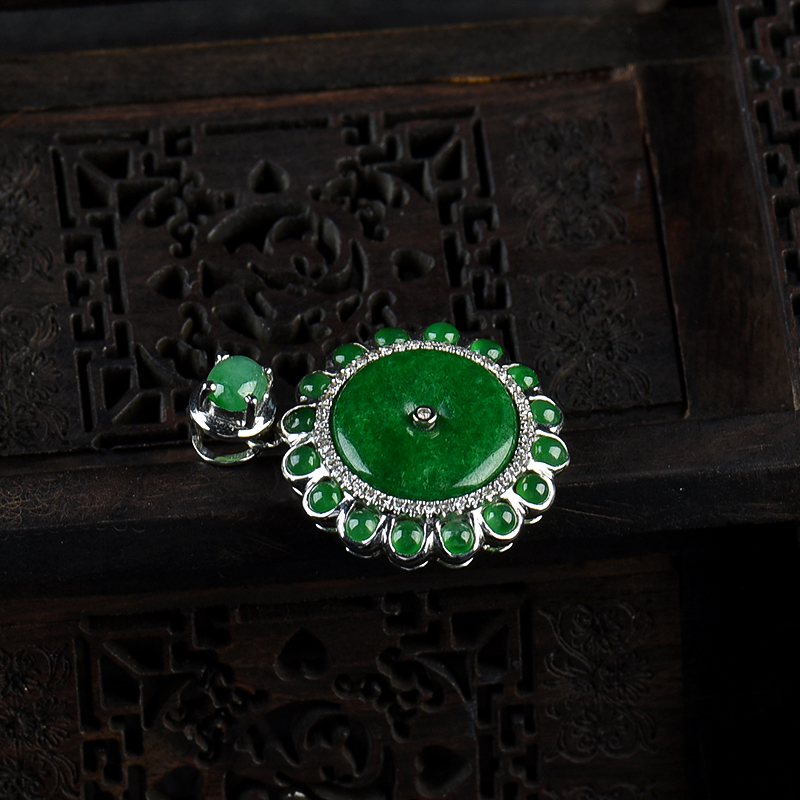 18k豆种翠绿翡翠平安扣-红掌柜