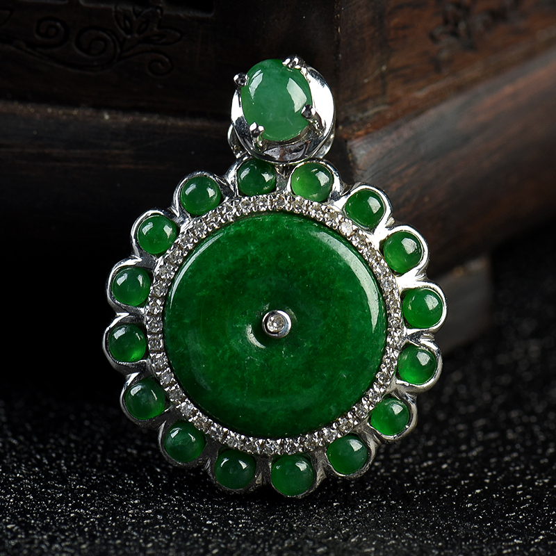 18k豆种翠绿翡翠吊坠-红掌柜