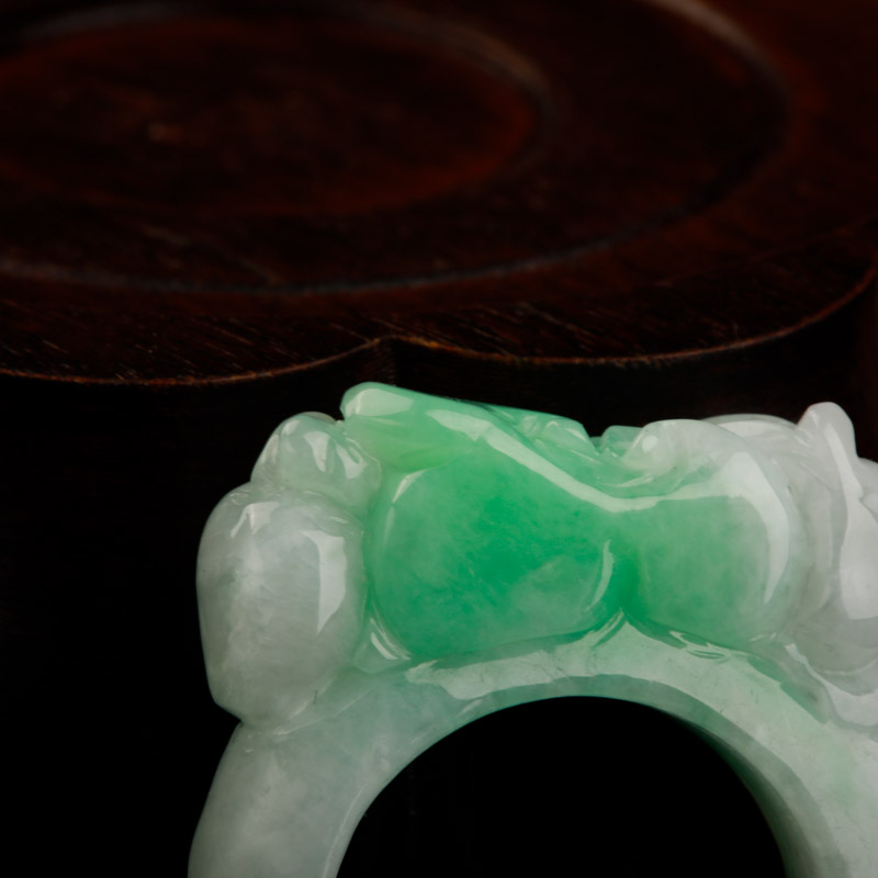 缅甸天然豆种飘翠翡翠扳指-红掌柜