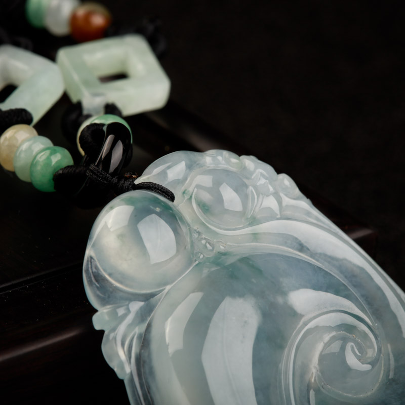 缅甸天然冰种飘花翡翠吊坠-红掌柜