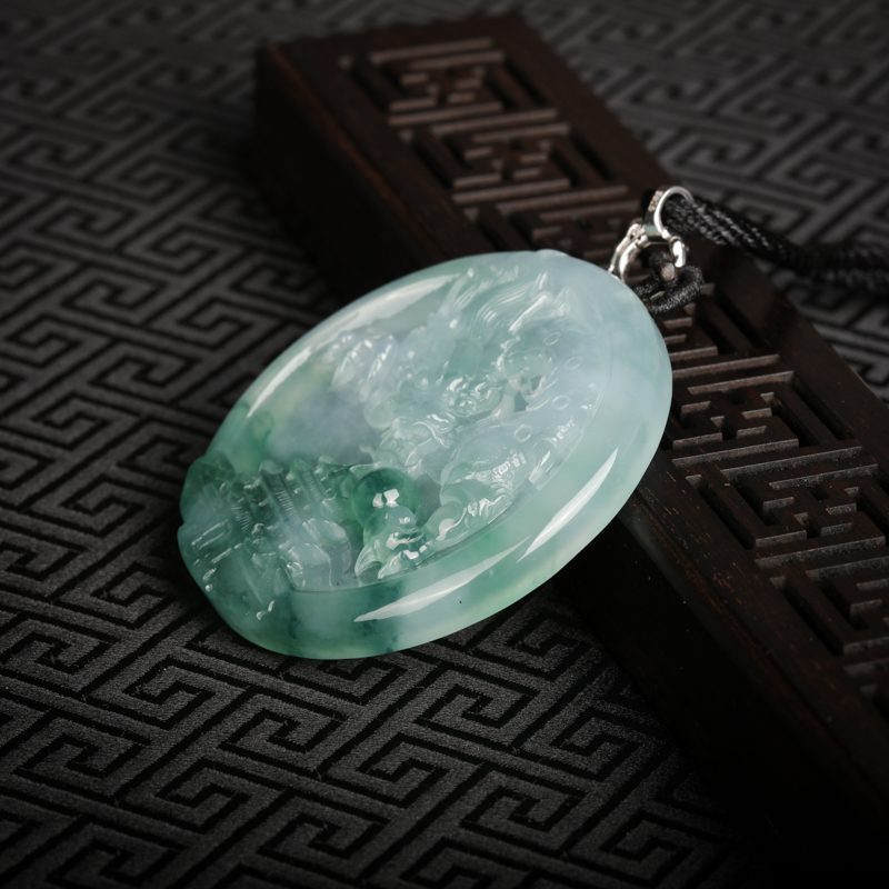 糯冰种翡翠龙牌吊坠-红掌柜