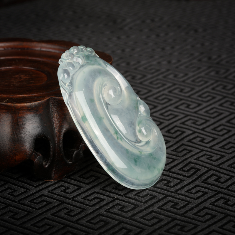 糯冰种飘花翡翠-红掌柜