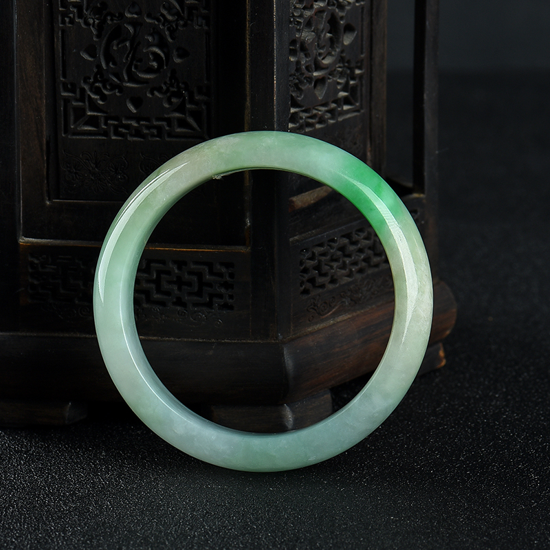 53mm豆种飘翠翡翠手镯-红掌柜